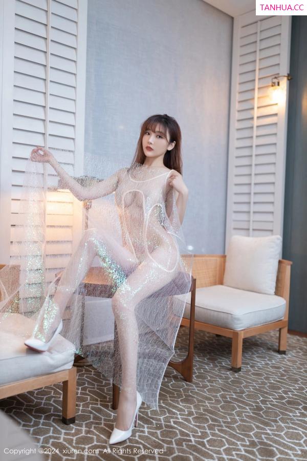 [XiuRen]高清写真图 2024.03.21 No.8271 陆萱萱 性感美腿